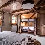Dvur Hanis - Adults Only - Deti Od 12 Let * Marsov nad Metuji