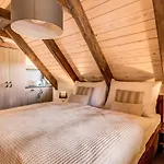 Dvur Hanis - Adults Only - Deti Od 12 Let