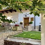 Dvur Hanis - Adults Only - Deti Od 12 Let