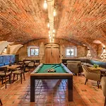 Dvur Hanis - Adults Only - Deti Od 12 Let * Marsov nad Metuji