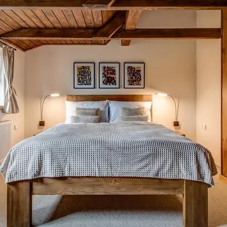 Hotell Dvůr Haniš *
