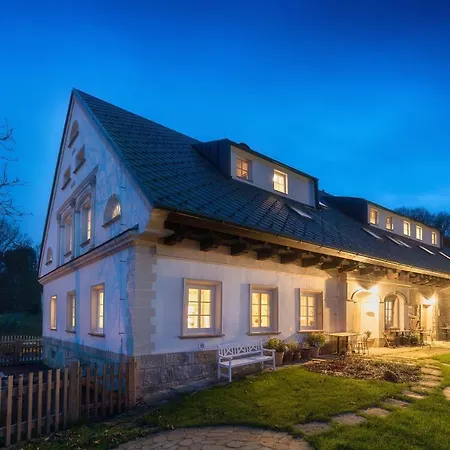 Dvůr Haniš Hotell Marsov nad Metuji