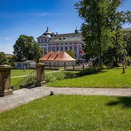 Dvur Hanis - Adults Only - Deti Od 12 Let Marsov nad Metuji
