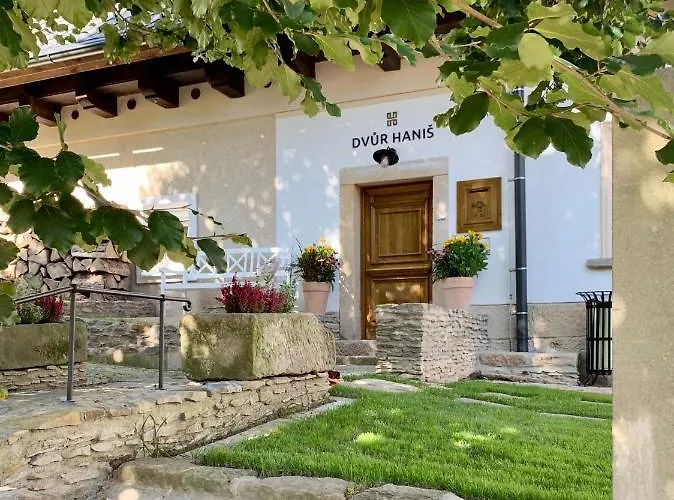 Dvur Hanis - Adults Only - Deti Od 12 Let