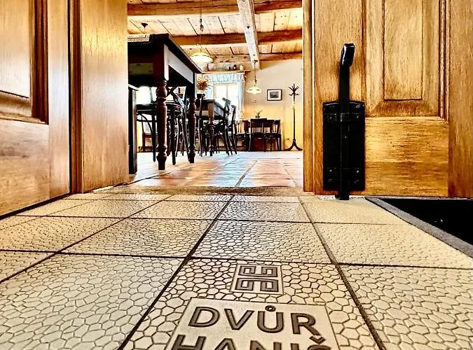 Dvur Hanis - Adults Only - Deti Od 12 Let *